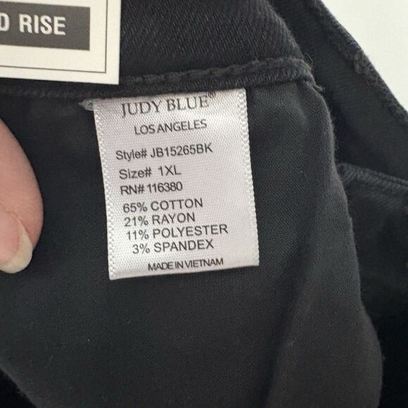 Judy Blue Black Jean Shorts - Picture 6 of 7